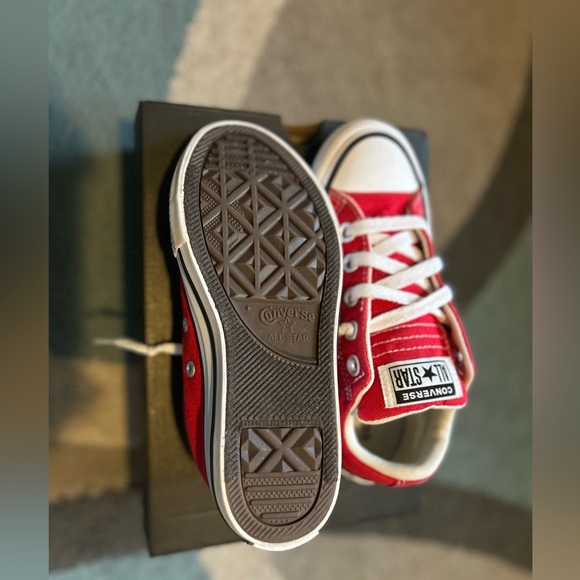 Kids Red Converse Size 13.5 - Picture 3 of 5
